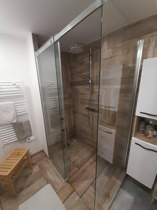 Appartement Spacieux &Tres Calme. Spacious & Very Quiet Apartment. Карро Экстерьер фото