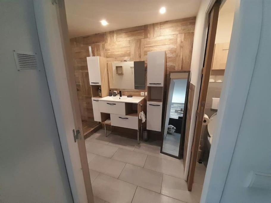 Appartement Spacieux &Tres Calme. Spacious & Very Quiet Apartment. Карро Экстерьер фото