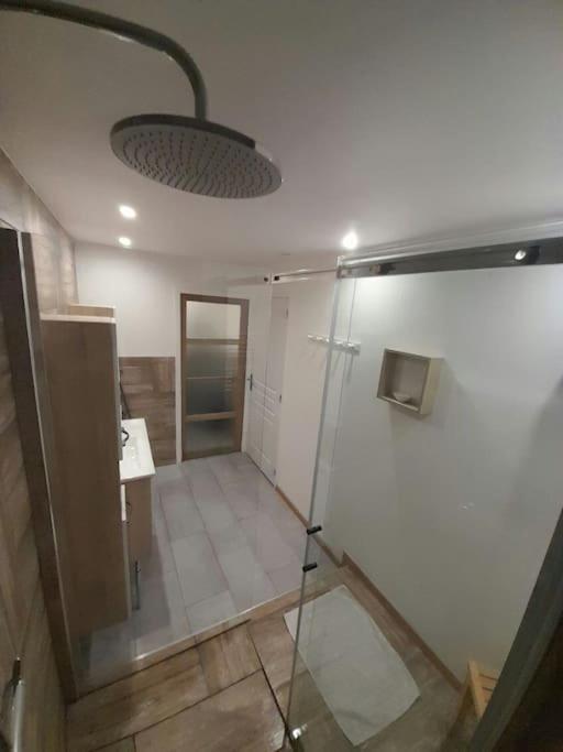 Appartement Spacieux &Tres Calme. Spacious & Very Quiet Apartment. Карро Экстерьер фото
