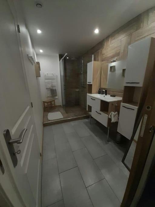 Appartement Spacieux &Tres Calme. Spacious & Very Quiet Apartment. Карро Экстерьер фото