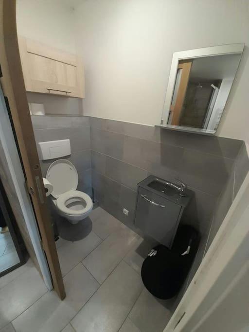 Appartement Spacieux &Tres Calme. Spacious & Very Quiet Apartment. Карро Экстерьер фото