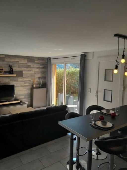 Appartement Spacieux &Tres Calme. Spacious & Very Quiet Apartment. Карро Экстерьер фото