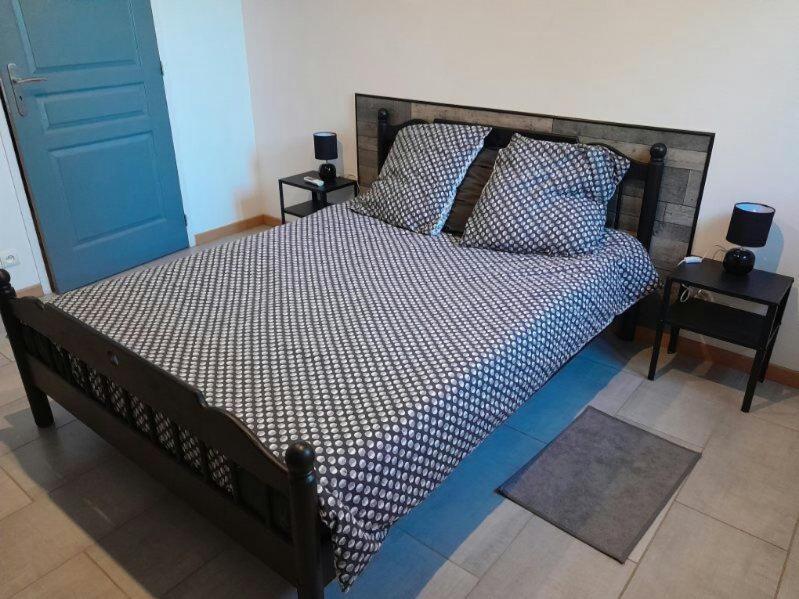 Appartement Spacieux &Tres Calme. Spacious & Very Quiet Apartment. Карро Экстерьер фото